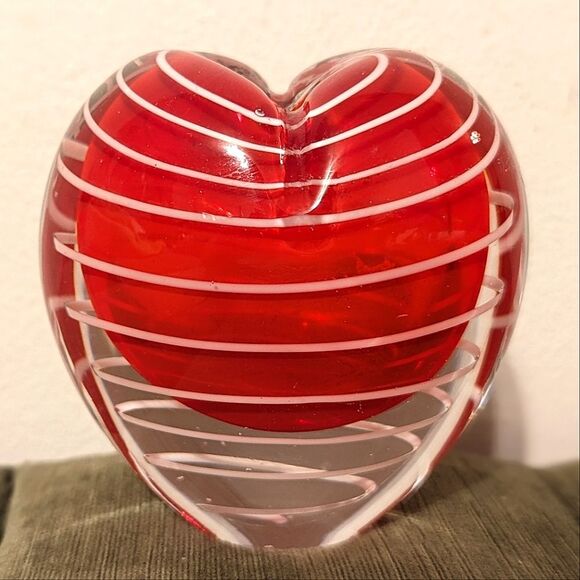 Red Art Glass Bud Vase Heart Shaped White Swirl Paperweight Pen Holder Murano - Picture 2 of 8